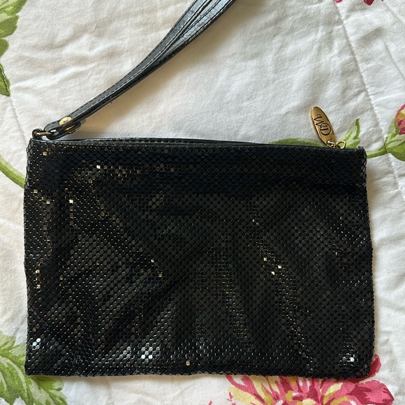 Whiting & Davis Handbags - 💖New Listing!! Vintage Whiting & Davis black mesh clutch